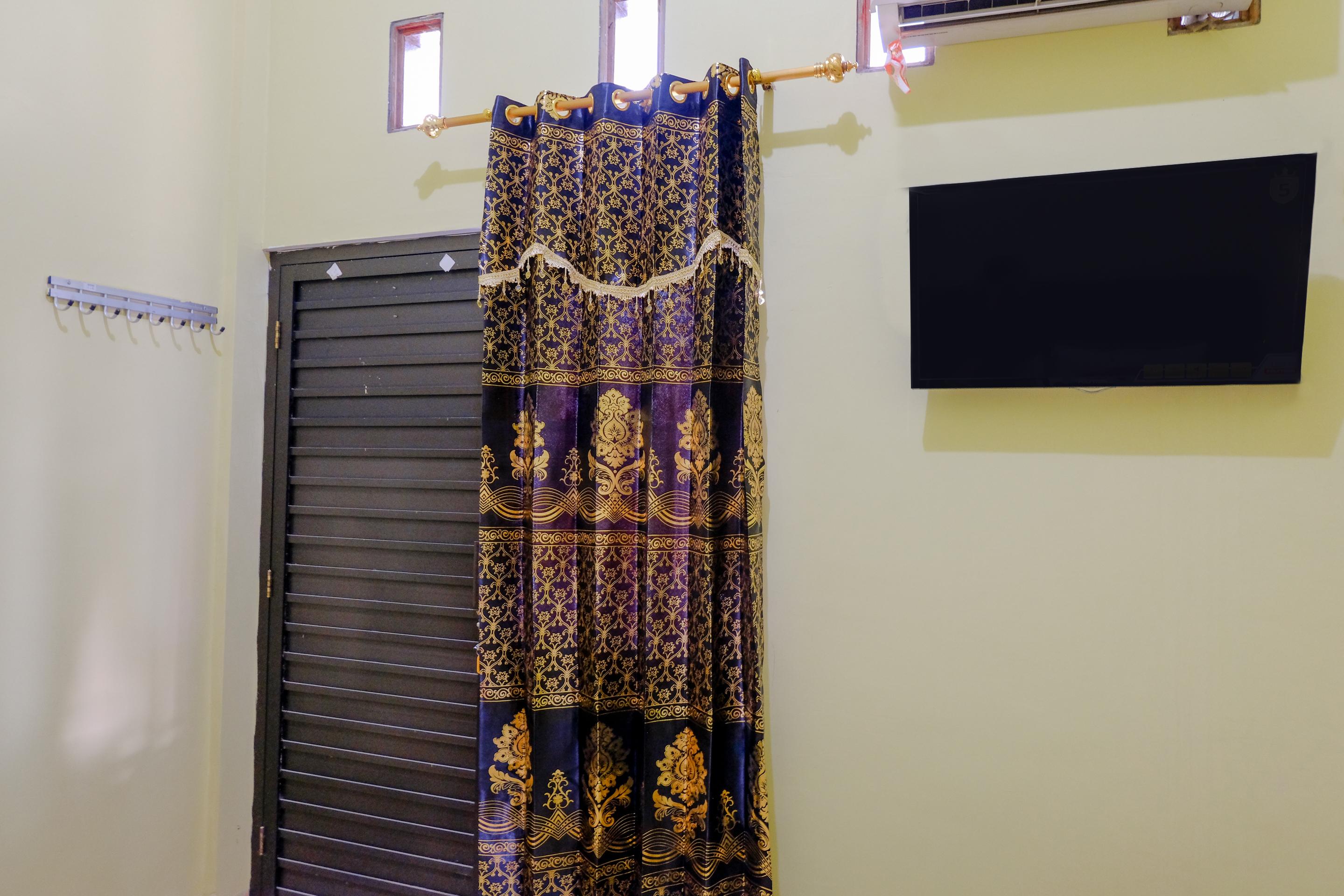 מדיון Oyo 1784 Hj. Aniek Residence מראה חיצוני תמונה