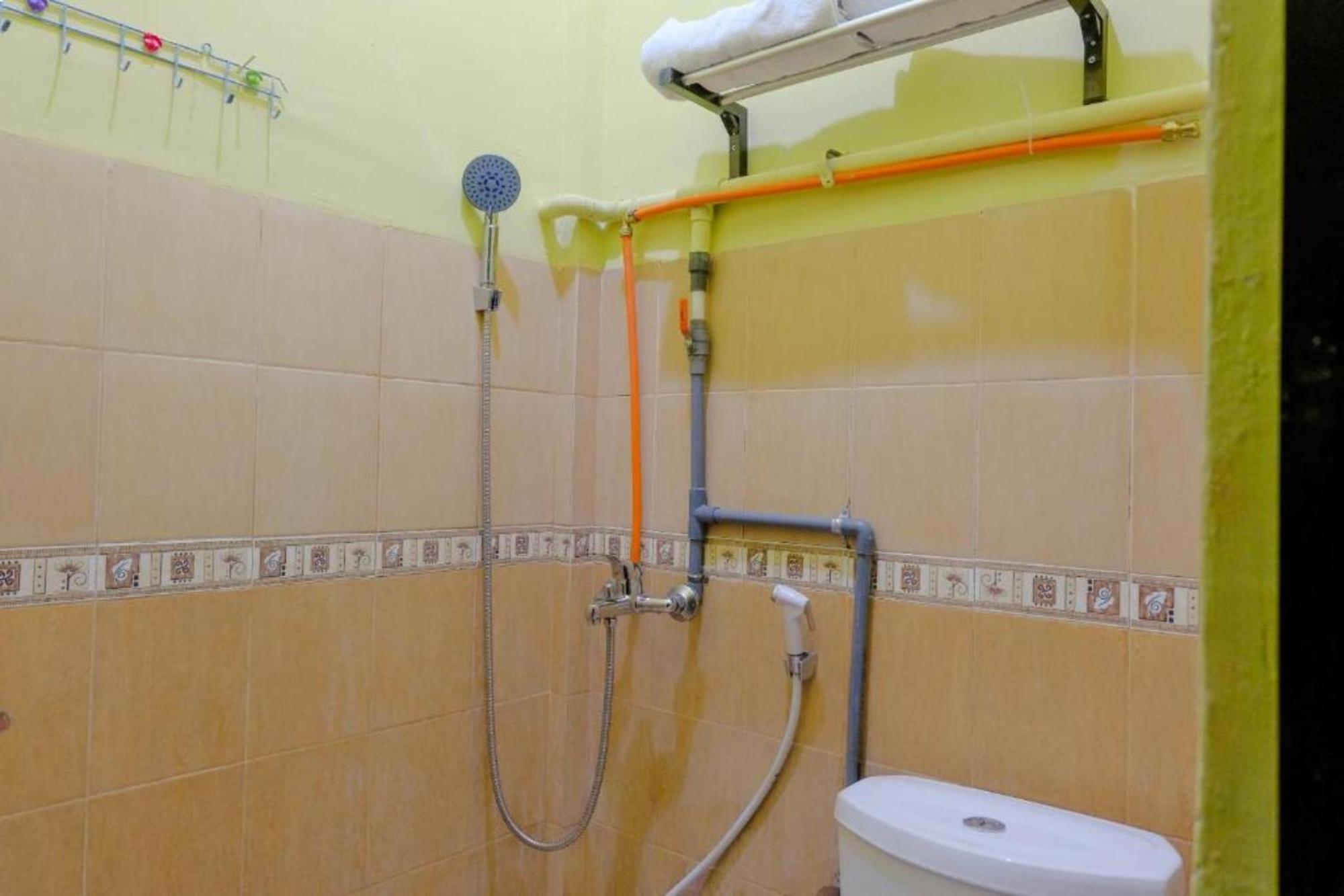 מדיון Oyo 1784 Hj. Aniek Residence מראה חיצוני תמונה