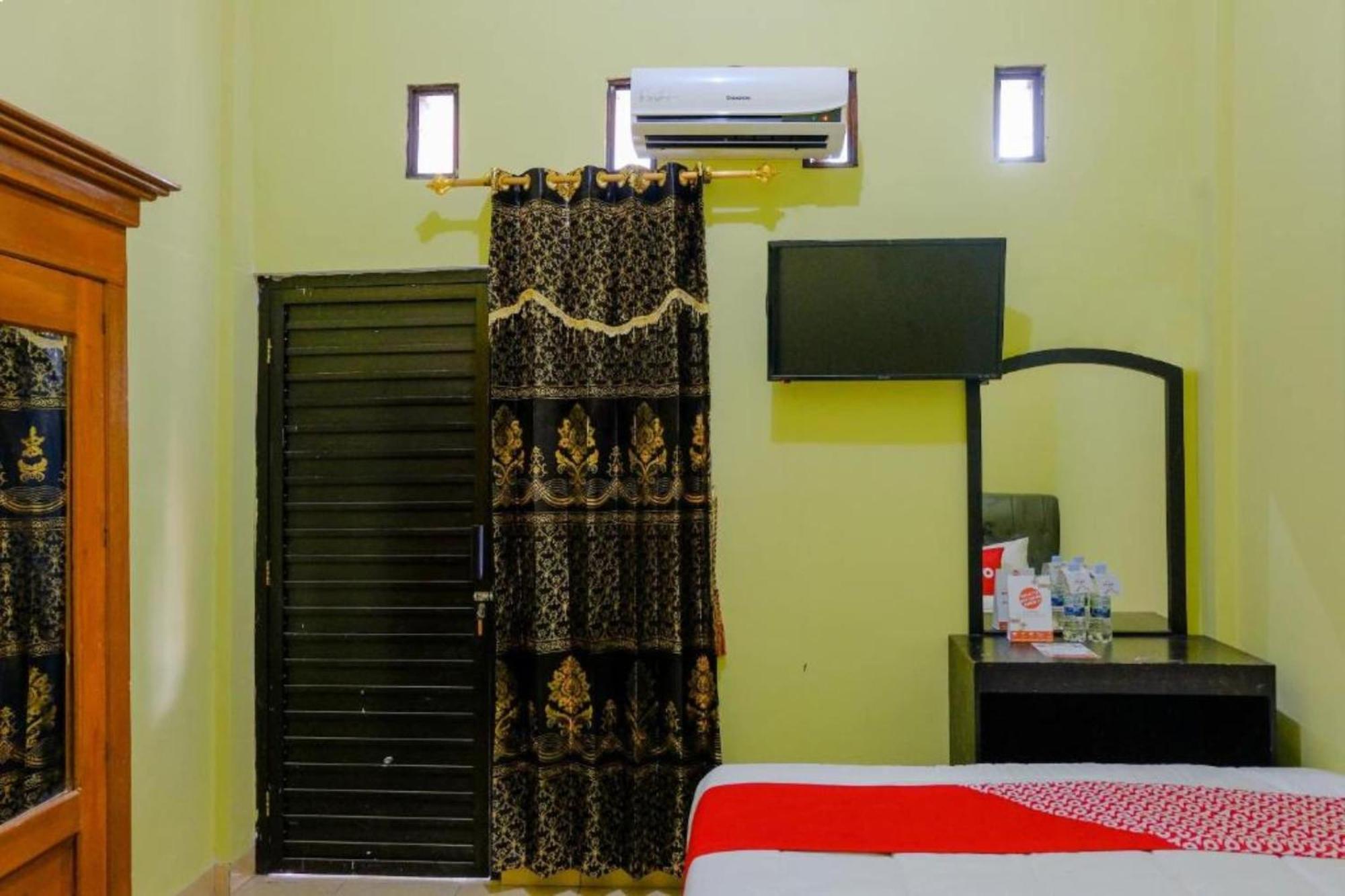 מדיון Oyo 1784 Hj. Aniek Residence מראה חיצוני תמונה