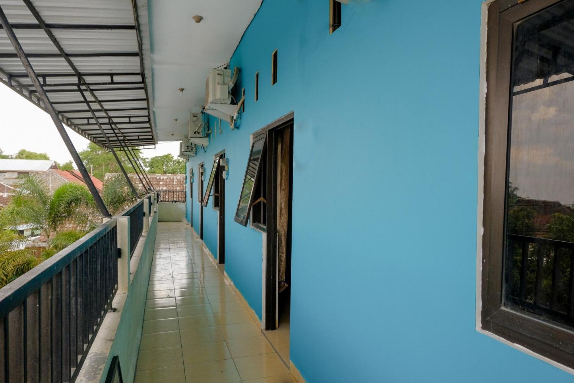 מדיון Oyo 1784 Hj. Aniek Residence מראה חיצוני תמונה