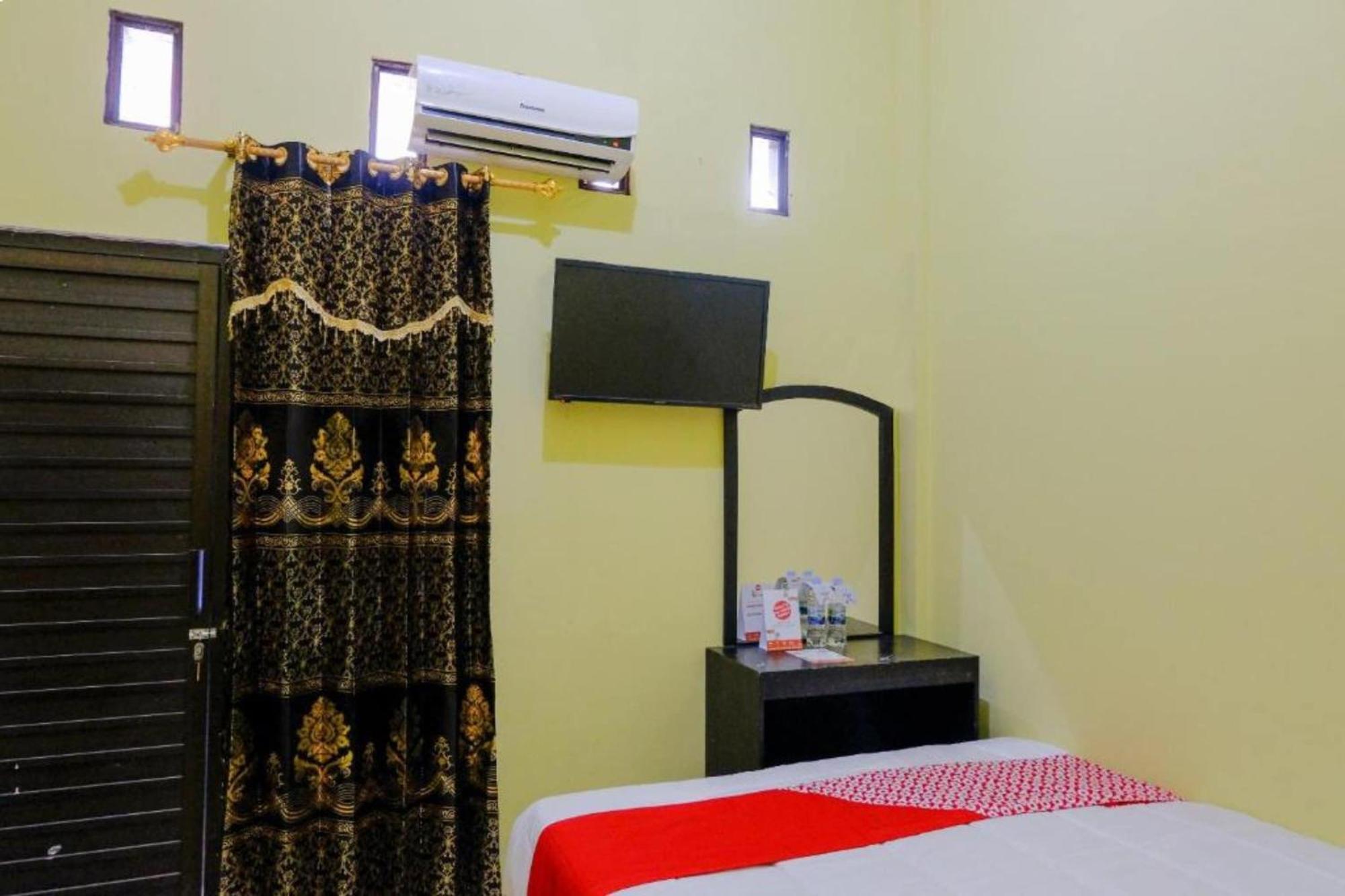 מדיון Oyo 1784 Hj. Aniek Residence מראה חיצוני תמונה